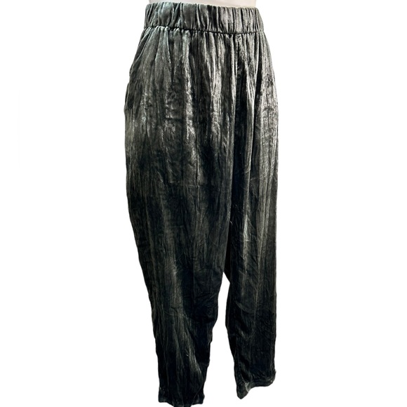 ETT TWA by Anthropologie Kinley Cropped Crushed Velvet Trouser Pants - Picture 4 of 7